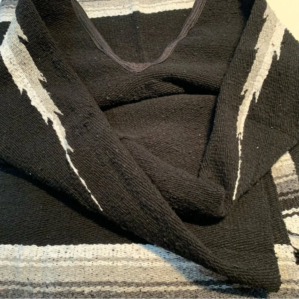 MOLINA PONCHO- Clint Eastwood Style MEASURES 78” X 48” UNFOLD - Picture 6 of 12